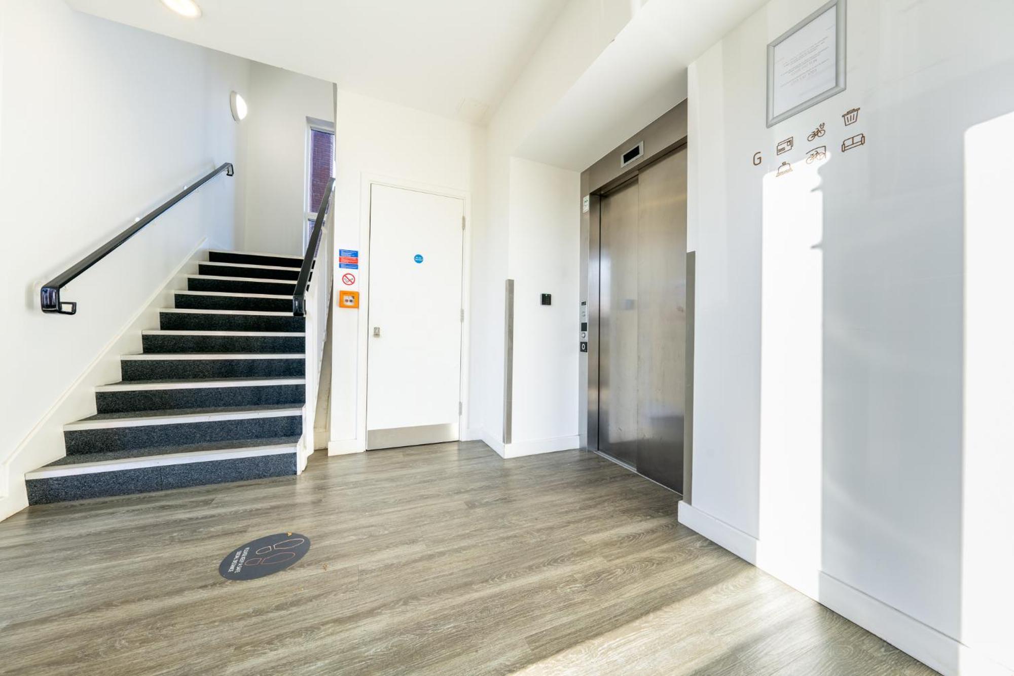 Luxury 1 Bedroom Serviced Apartment With Roof Terrace & Gym 斯蒂夫尼奇 外观 照片