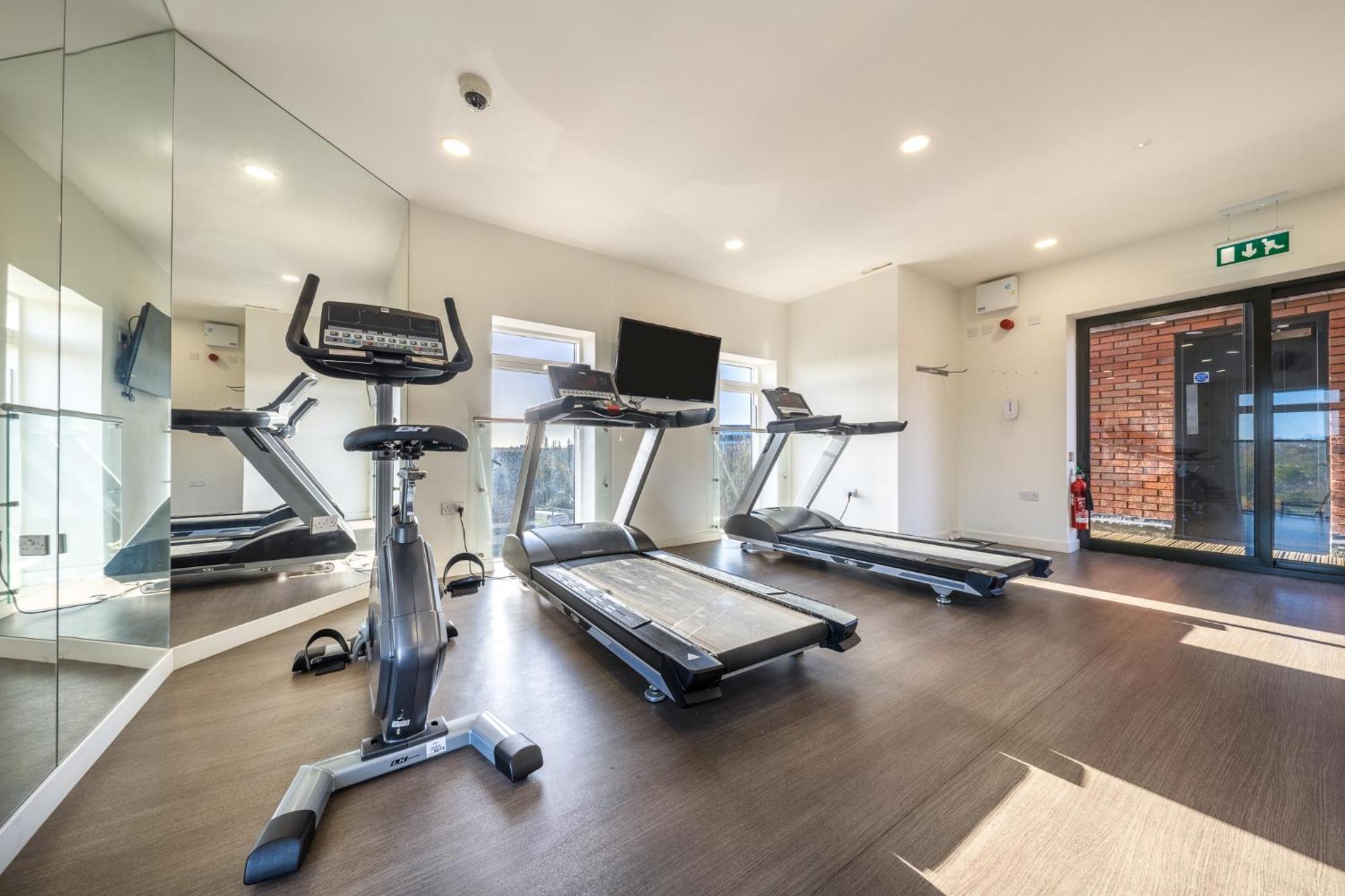 Luxury 1 Bedroom Serviced Apartment With Roof Terrace & Gym 斯蒂夫尼奇 外观 照片
